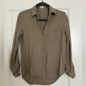 Aritzia Sunday Best army green collared shirt